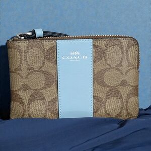 Coach Corner Zip Wristlet in Signature Canvas - Khaki/Waterfall - NWT